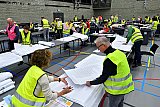 30-10-2025 Breda - De stemmen van alle mensen die in de gemeente stemde worden geteld en gesorteerd op politicus. - Fotokrant