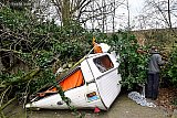 16-02-2020 Breda - Storm Dennis raast over de stad en zorgde voor een geplette caravan in de wijk Sportpark. - Fotokrant