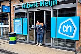 07-02-2025 Breda - Bij Albert Heijn werden de deuren door personeel met de handkracht gesloten. - Fotokrant
