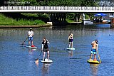 25-05-2026 Breda - Op 2e Pinksterdag suppen mensen om verkoeling te krijgen op het water van rivier De Mark . - Fotokrant