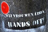 26-01-2026 Breda - Op verschillende plekken in de stad is de tekst " Wij vrouwen eisen Hands Off" gespoten. - Fotokrant