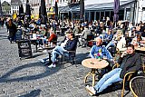 01-05-2021 Breda -  En ook op de Grote Markt midden waren voor PARC en Vullings alle terrasstoelen bezet. - Fotokrant