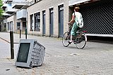 16-06-2020 Breda - Tijdens de Coronacrisis kijken mensen veel televisie. Ook wordt er veel meer afval op straat gedumpt omdat het druk is bij de milieustraten. - Fotokrant