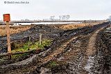 01-02-2021 Breda -  Kwetsbaar gebied staat er op een bordje van Staatsbosbeheer in De Vierde Bergboezem. Waar vorige week het gras nog groen en bruin gras was ligt nu een zwarte modderige weg. - Fotokrant