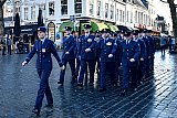 25-11-2019 Breda - De militairen die voorbij kwamen waren niet alleen in leger groen maar ook in kobalt blauwe pakken gekleed. - Fotokrant