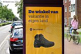 27-06-2020 Breda -  Een grote webwinkel gokt er op dat veel mensen door de Coronacrisis in Nederland vakantie vieren en doet de suggestie te gaan wandelen op de Veluwe. - Fotokrant