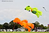 18-08-2024 Rijsbergen - Enorme teddyberen waren als vliegers te zien tijdens de  Rijsbergse vliegerdagen. - Fotokrant