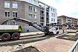 10-07-2024 Breda - Al weken is men bezig met het herinrichten van De Vlaszak.  Hier freest men het asfalt eruit. - Fotokrant