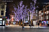 19-01-2021 Breda - In de avond wordt er tijdens de lockdown zelfs nog een potje voetbal gespeeld op de Grote Markt. - Fotokrant