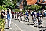 21-08-2022 Ulvenhout - De officiele wedstrijdstart van de 3e dag van de Vuelta vond plaats in het kerkdorp. - Fotokrant
