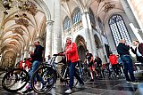 25–10-2019 Breda - De stad heeft bekend gemaakt dat volgend jaar de wielrenners van de VUELTA door de Grote of Onze Lieve Vrouwe kerk heen gaan.Dit peleton liet alvast zien hoe dat eruit gaat zien. - Fotokrant