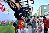 10-06-2023 Breda - Het bij kinderen razend populaire tekenfilmfiguur BING is voor de kleinste wijkbewoners naar winkelcentrum Heksenwiel gekomen om daar de 46e verjaardag van de wijk bij te wonen.  - Fotokrant
