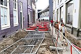 25-09-2022 Breda - De Molenstraat ligt open voor werkzaamheden. Winkelend publiek kan over platen lopen. - Fotokrant