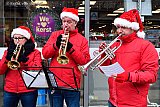 14-12-2024 Breda -Op winkelcentrum Heksenwiel klonken vrolijke noten tijdens Wintergloed. - Fotokrant