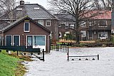 14-01-2023 Terheijden - Het clubhuis van de ijsbaan staat ondanks het inzetten van de enorme pompen toch in het water. - Fotokrant