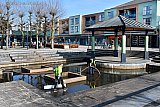 08-03-2021 Breda - Op winkelcentrum Heksenwiel is het vrijwel zelden gebruikte watertheater leeggepompt.
 - Fotokrant