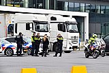29-04-2022 Breda - Politie en Douane hebben bij een overslagbedrijf gezocht naar drugs in een vrachtwagen maar er niets aangetroffen. - Fotokrant