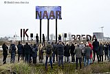 17-12-2025 Breda - Op 't Zoet zelf veranderde de wethouders Eddie Forster en van Arjen Drunen en de gedeputeerde Stijn Smeulders de tekst "Ik GA Via Breda" in Ik Ga NAAR Breda. - Fotokrant