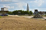 31-08-2021 Breda - Op het voormalig terrein van de suikerfabriek is men bezig met de aanleg van het tijdelijk stadspark 't Zoet. Het 1e zand is er inmiddels gestort. - Fotokrant